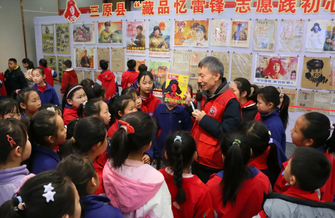 周建华：从“雷锋迷”到“..